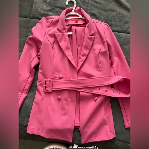 Two piece GUESS suit - Picture 1 of 5
